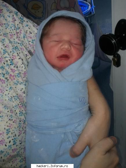 sal..am si eu o problema cu pc...nu stiu ce are de nu imi apar cele 2 monitoare jos in bara..si nici